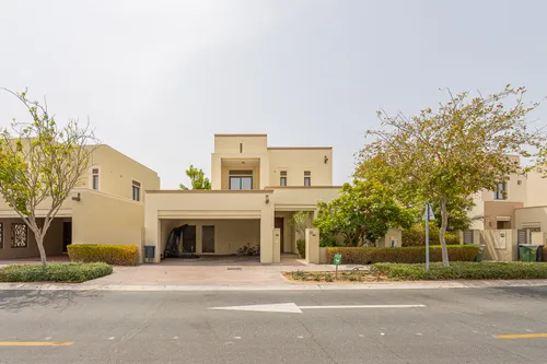 4 Bedrooms Villa in Azalea