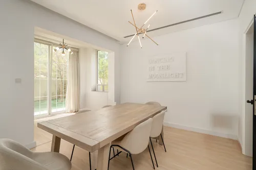 4 Bedrooms Villa in Azalea