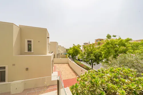 4 Bedrooms Villa in Azalea