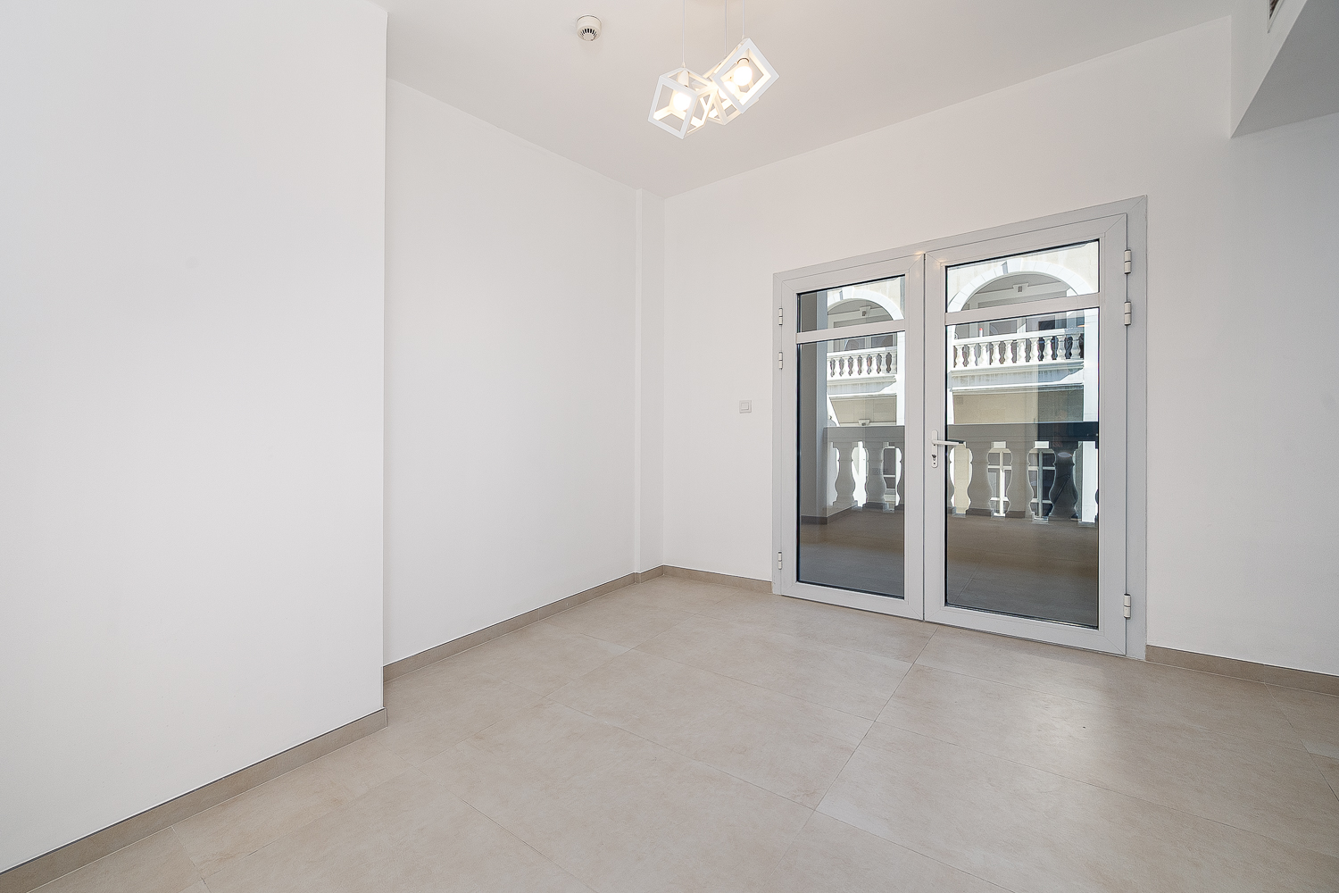 4 Bedrooms Villa in Autumn 2