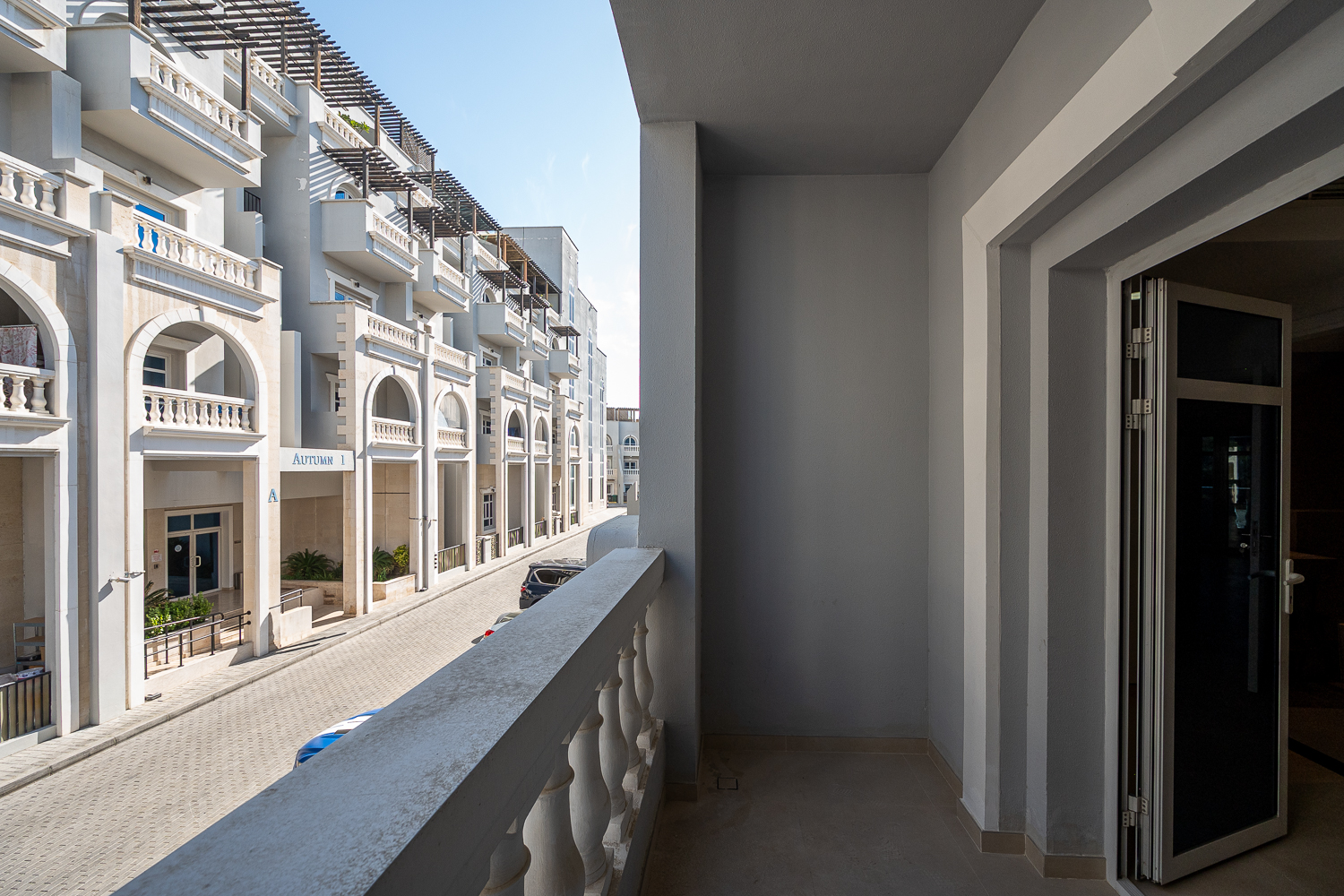 4 Bedrooms Villa in Autumn 2