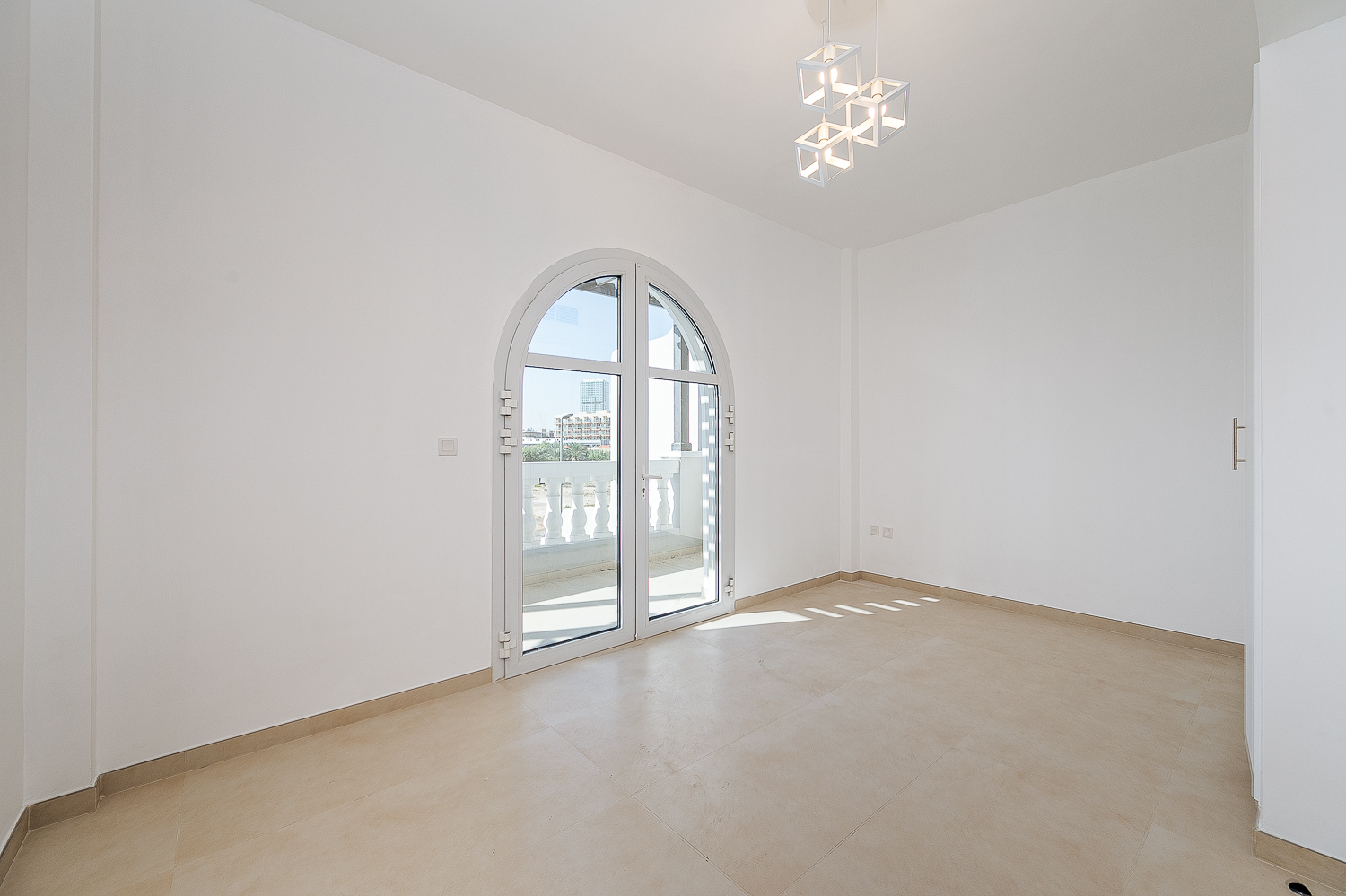 4 Bedrooms Villa in Autumn 2