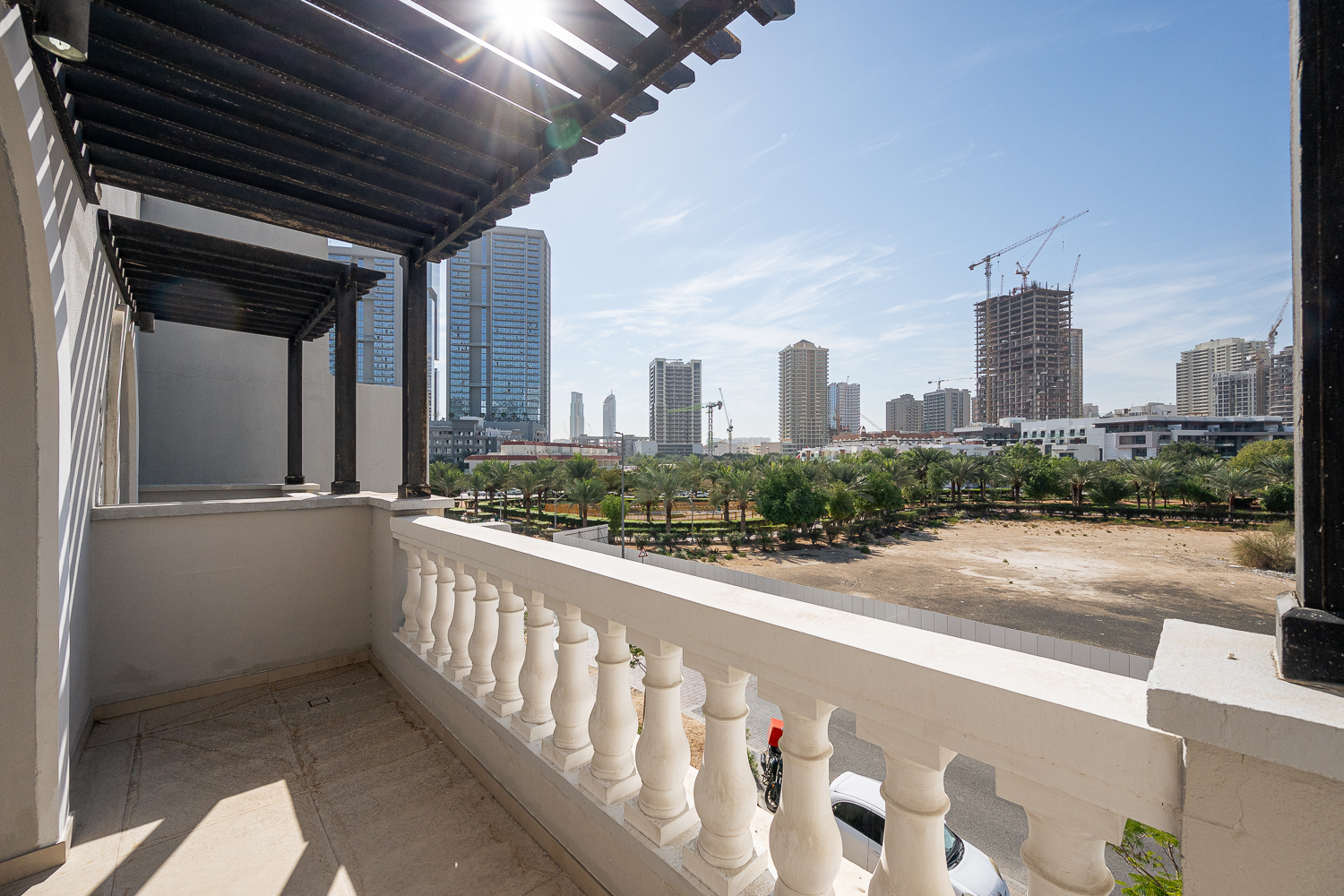 4 Bedrooms Villa in Autumn 2