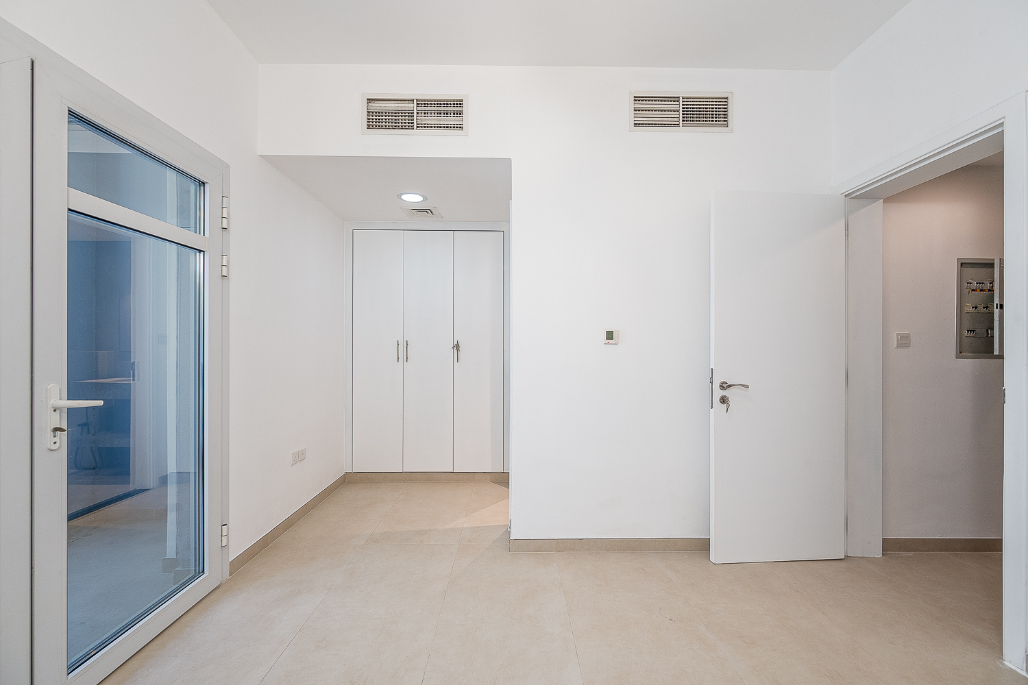 4 Bedrooms Villa in Autumn 2