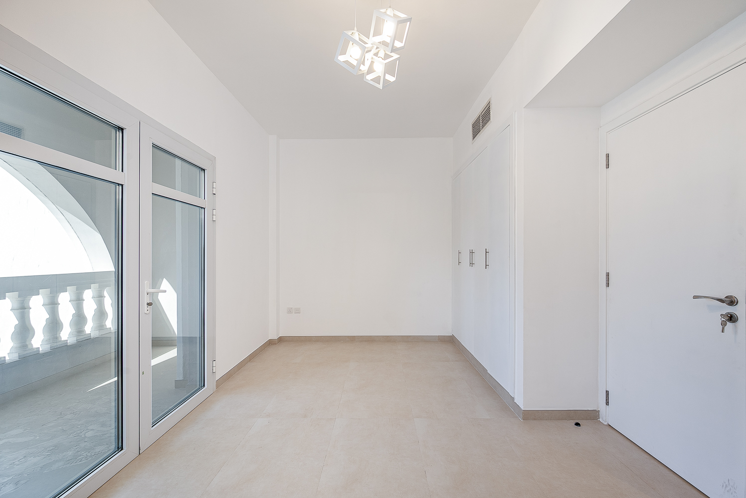 4 Bedrooms Villa in Autumn 2