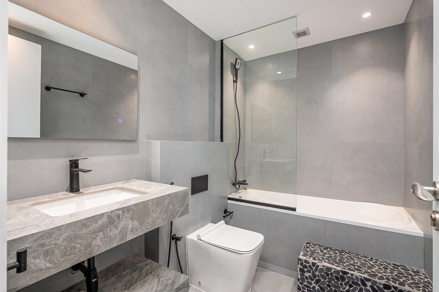 4 Bedrooms Villa in Autumn 2