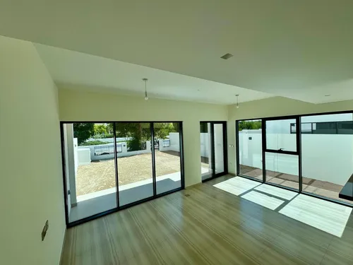 4 Bedrooms Townhouse in Trinity