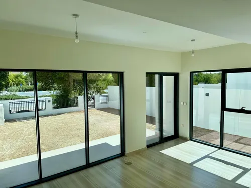 4 Bedrooms Townhouse in Trinity