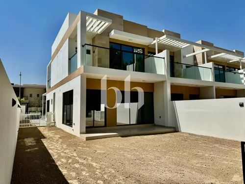 Single Row | Corner Unit | Motivated Seller