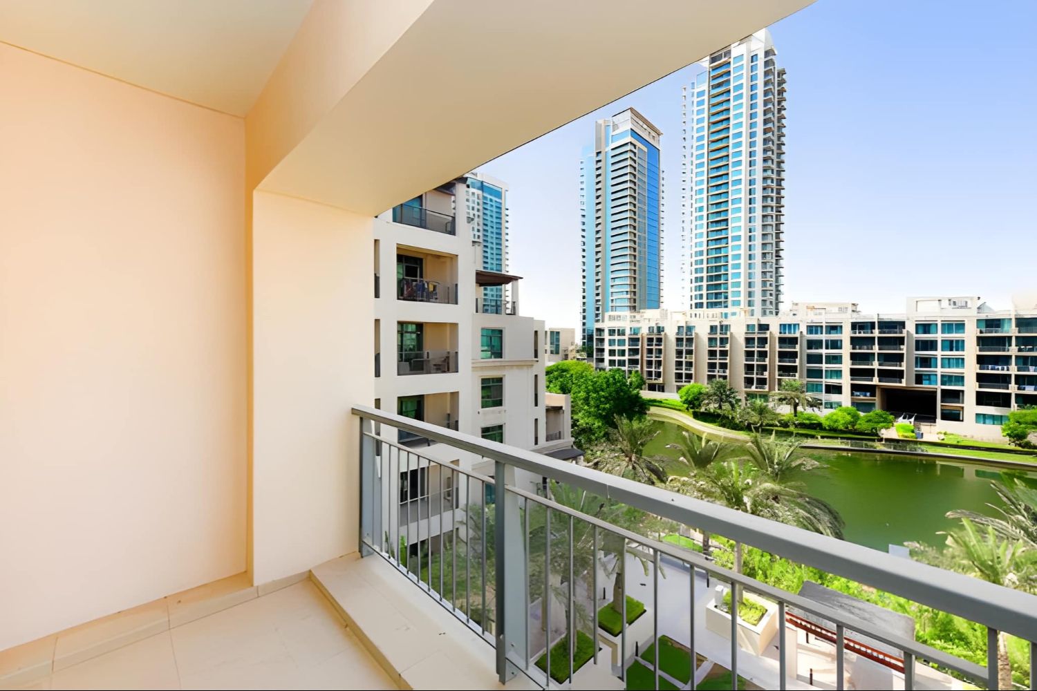 2 Bedrooms Apartment in Arno A