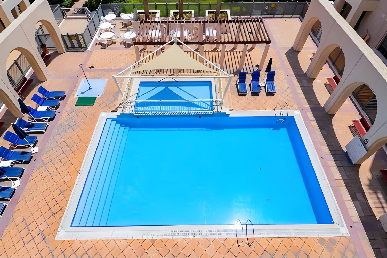 2 Bedrooms Apartment in Arno A