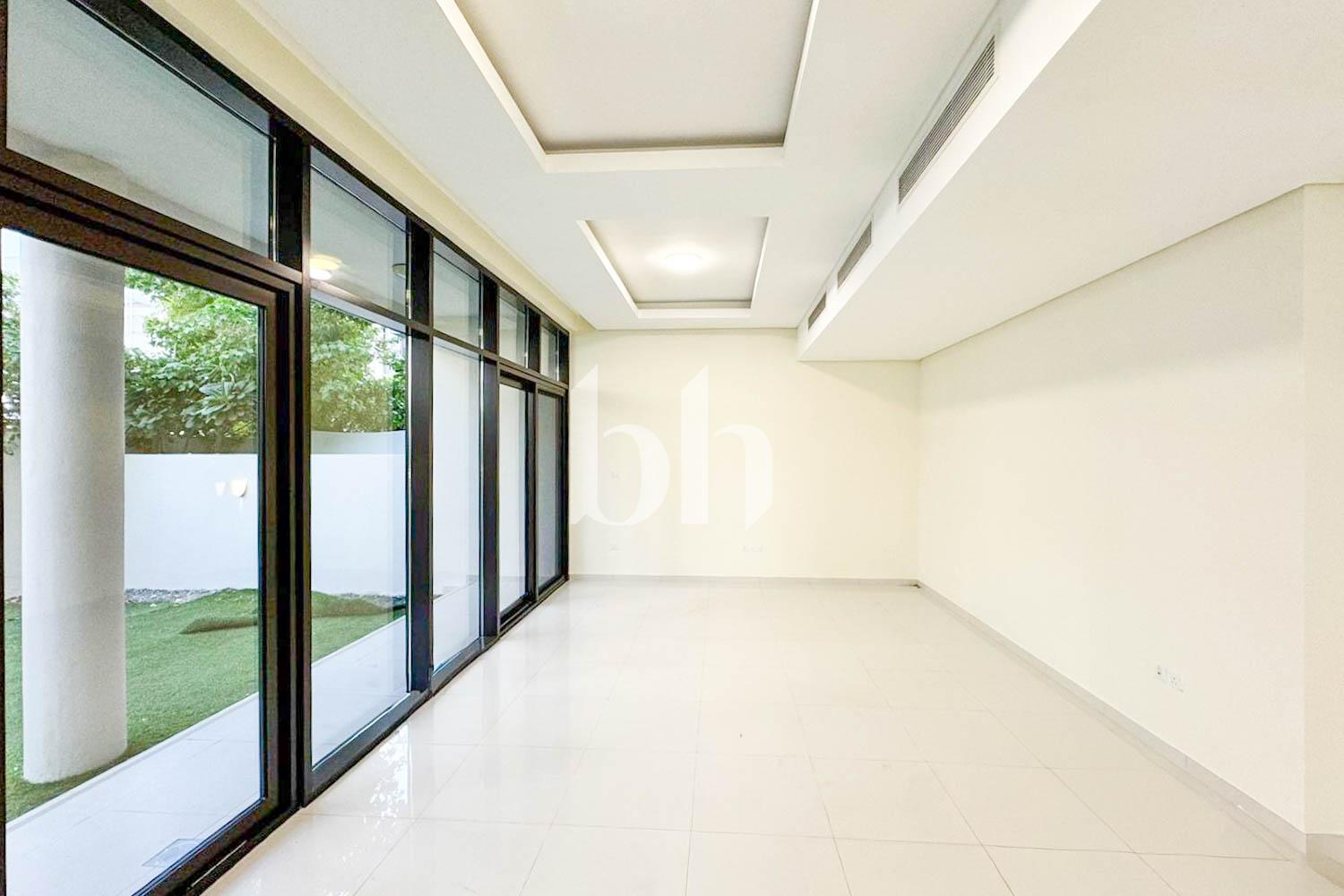 Partially Single Row | Next Malibu | Thm1