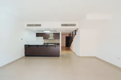 2 Bedrooms Townhouse in Contemporary Style