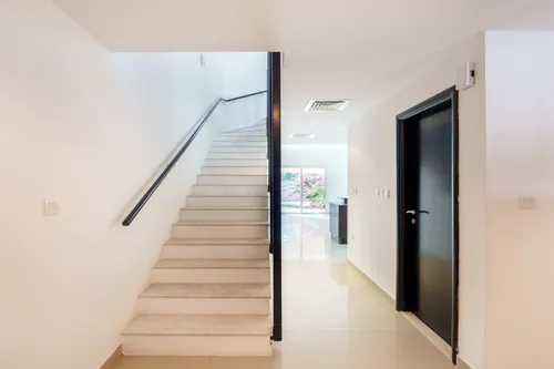 2 Bedrooms Townhouse in Contemporary Style