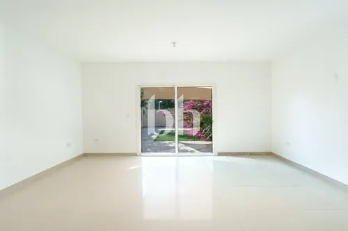 Contemporary Unit | Well Maintained | Vacant