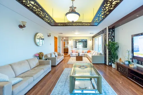 Corner | Upgraded | Luxury Villa | Extra Kitchen