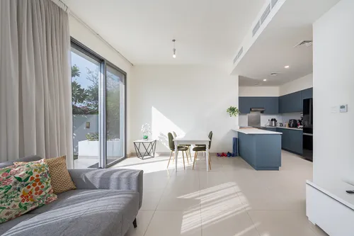 4 Bedrooms Townhouse in Maple 3