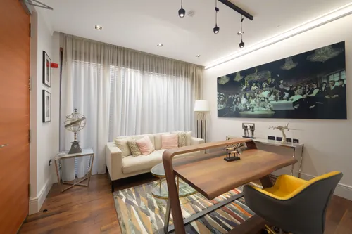 6 Bedrooms Villa in Entertainment Foyer