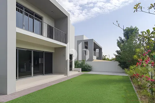 Single Row | Large corner Plot | Vacant Now