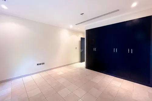 5 Bedrooms Villa in Legacy Large