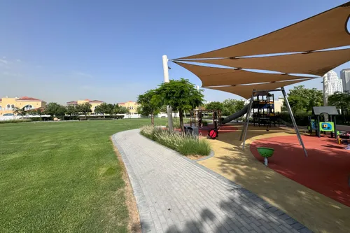 5 Bedrooms Villa in Legacy Large