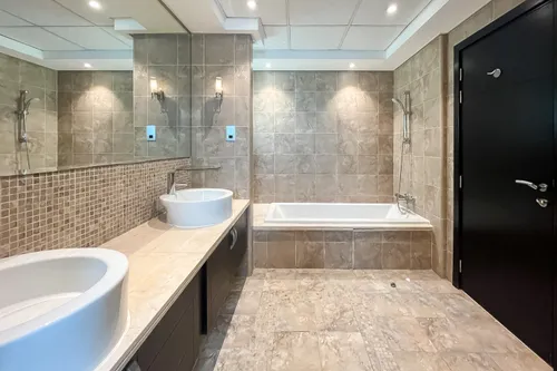 5 Bedrooms Villa in Legacy Large