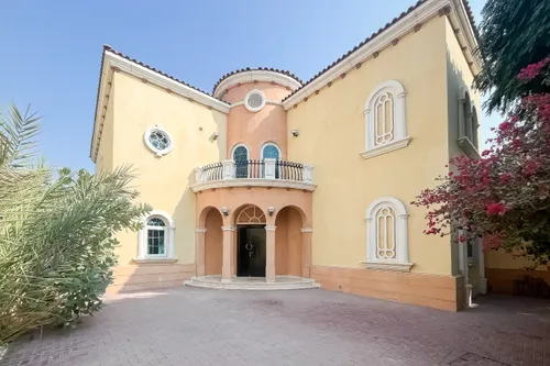 5 Bedrooms Villa in Legacy Large