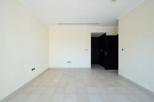 5 Bedrooms Villa in Legacy Large