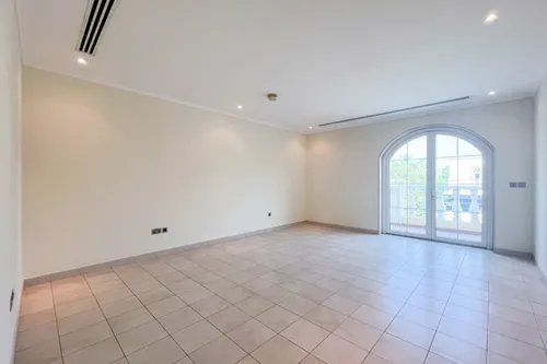 5 Bedrooms Villa in Legacy Large