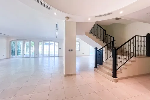 5 Bedrooms Villa in Legacy Large