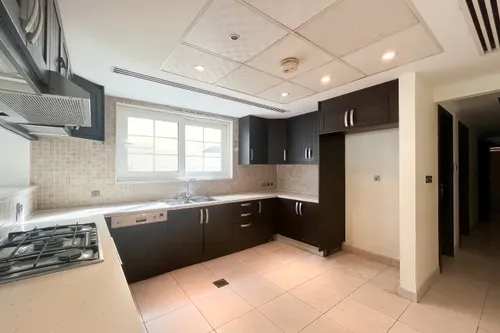 5 Bedrooms Villa in Legacy Large