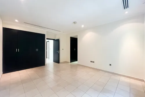 5 Bedrooms Villa in Legacy Large