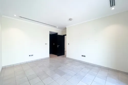 5 Bedrooms Villa in Legacy Large