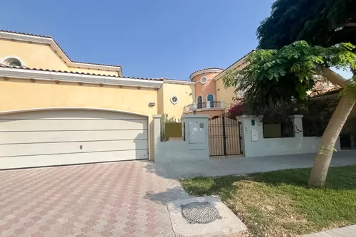 5 Bedrooms Villa in Legacy Large