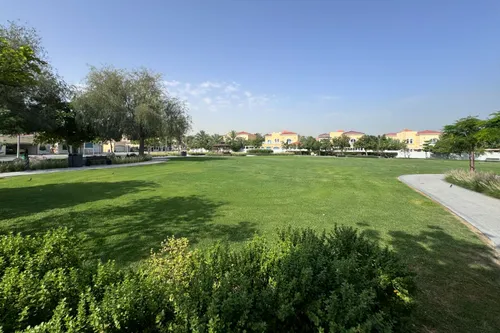 5 Bedrooms Villa in Legacy Large