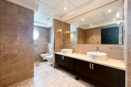 5 Bedrooms Villa in Legacy Large