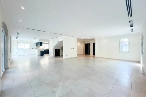 5 Bedrooms Villa in Legacy Large