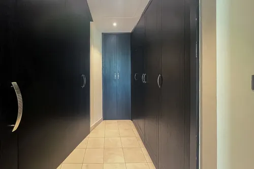 5 Bedrooms Villa in Legacy Large