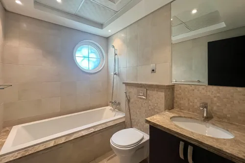 5 Bedrooms Villa in Legacy Large