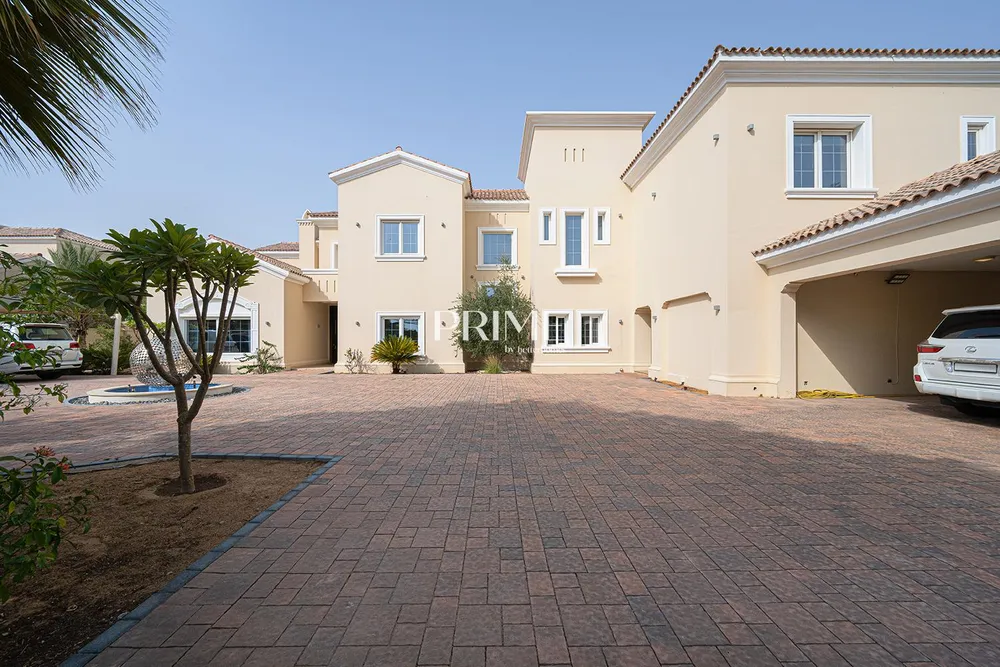 7 Bedrooms Villa in Polo Homes