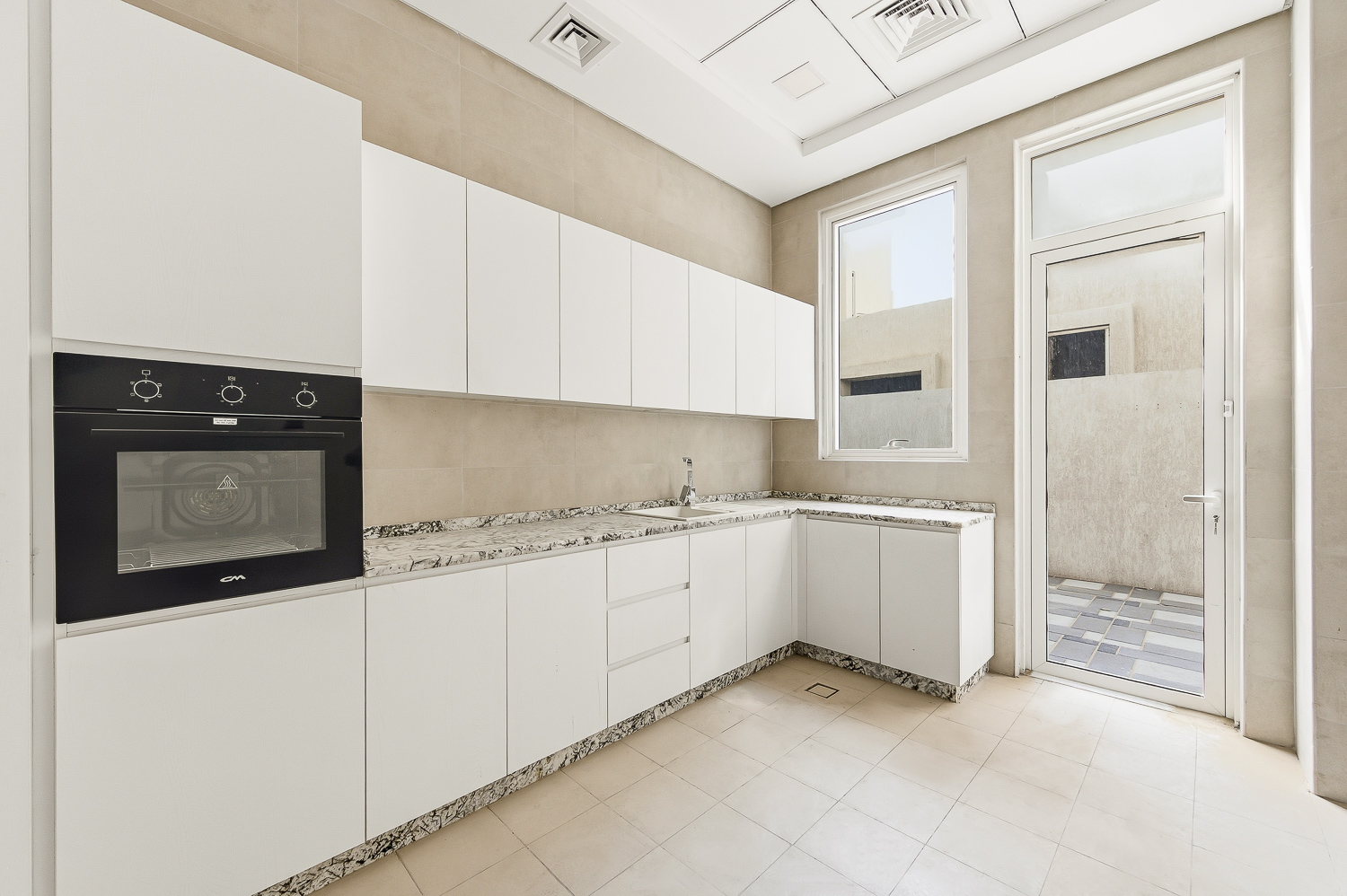 4 Bedrooms Villa in Hoshi 1