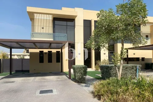 Large Corner Unit | Vacant | Well Maintained