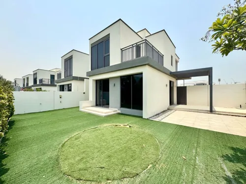 4 Bedrooms Townhouse in Maple 3