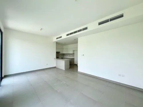 4 Bedrooms Townhouse in Maple 3