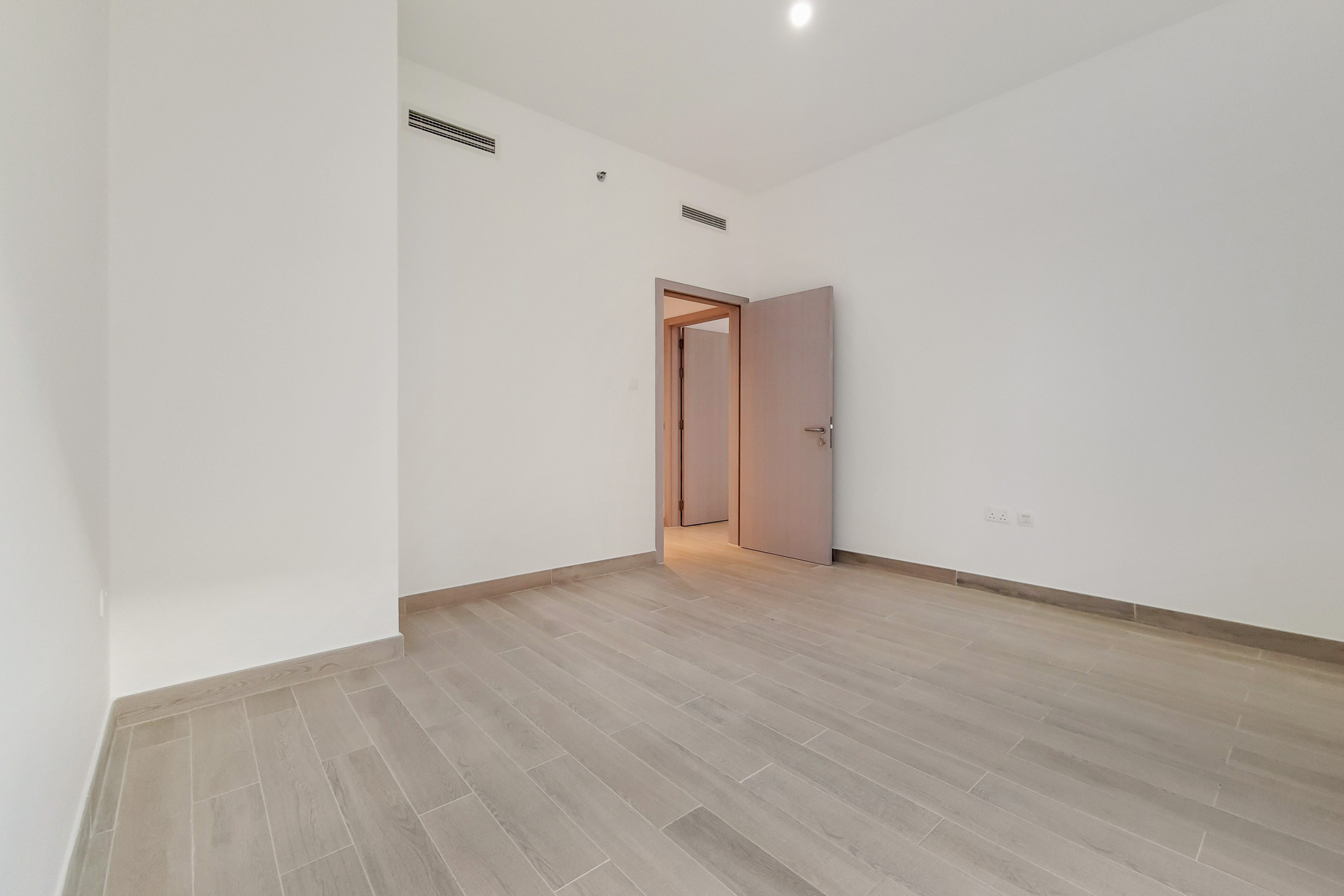 2 Bedrooms Apartment in Waters Edge