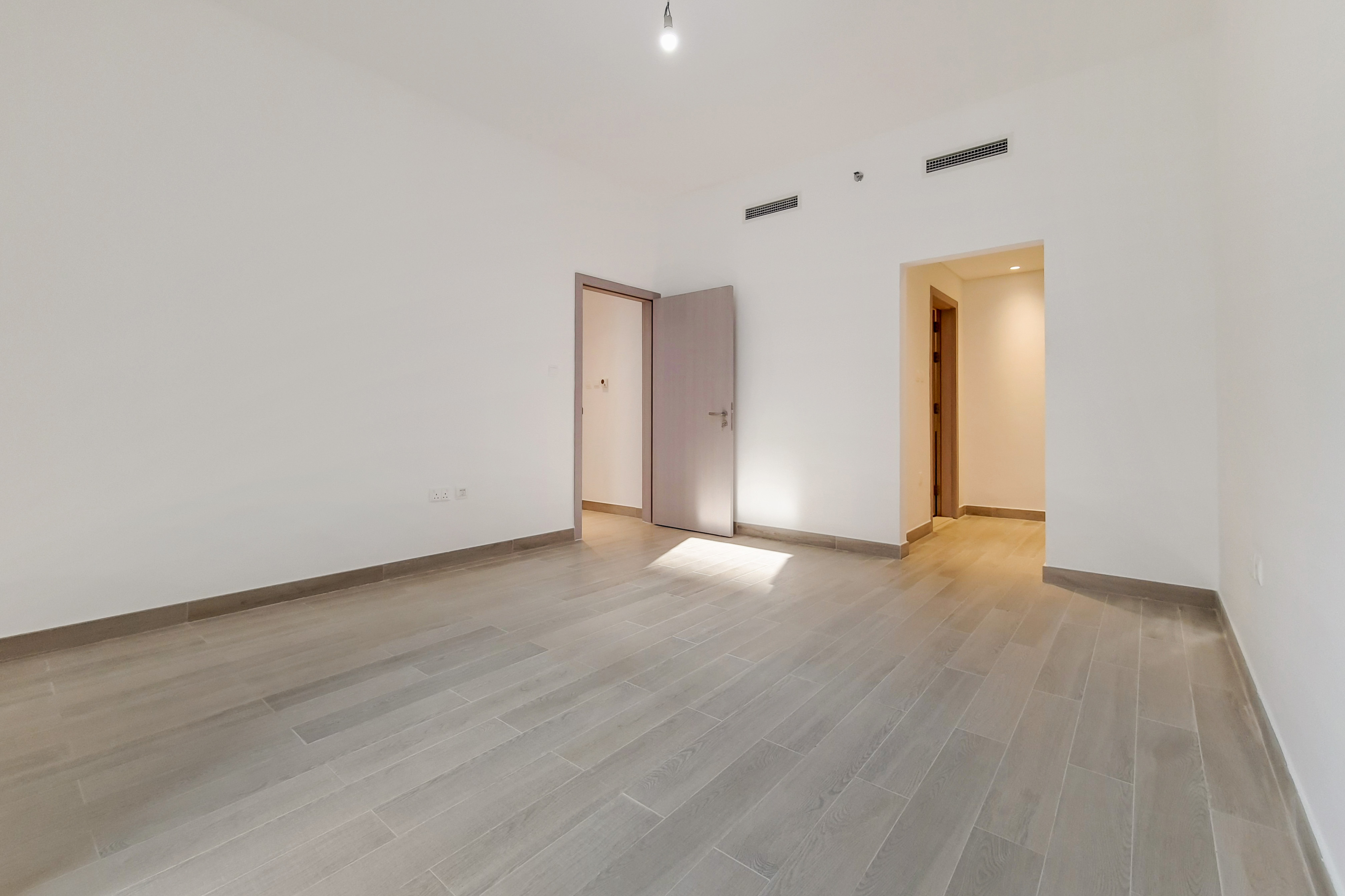 2 Bedrooms Apartment in Waters Edge