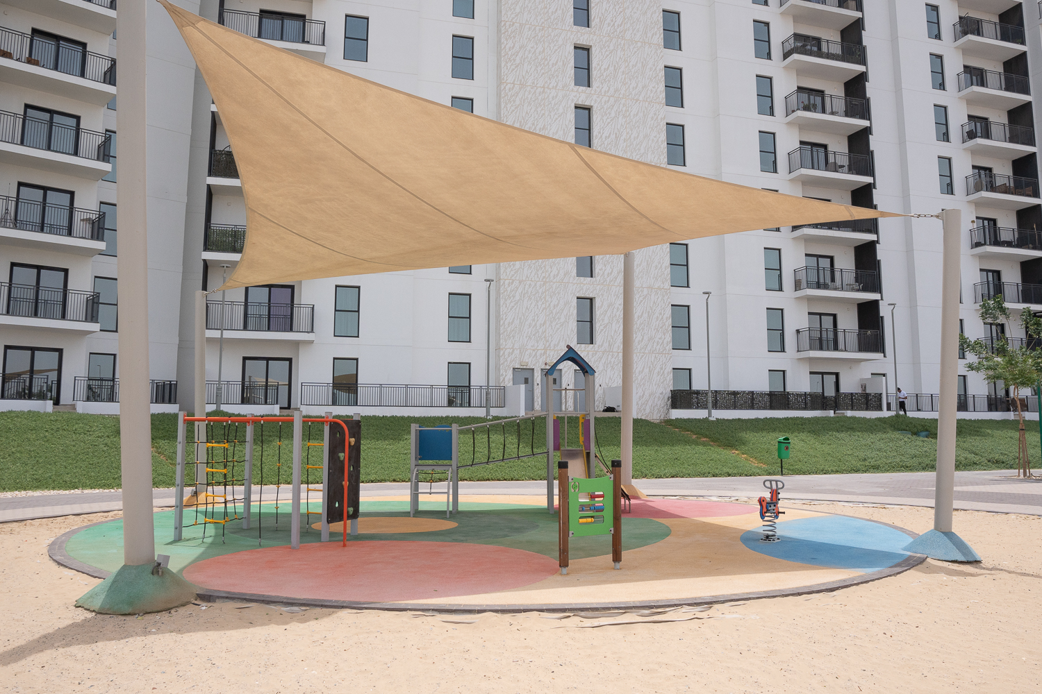 2 Bedrooms Apartment in Waters Edge