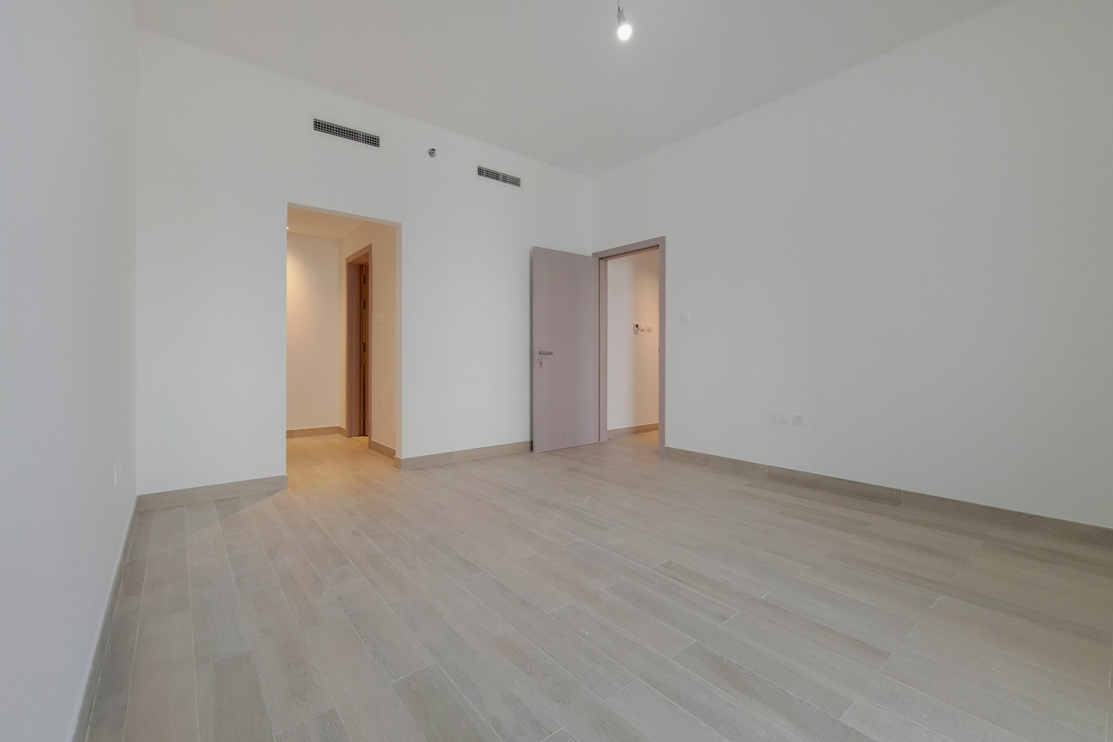 2 Bedrooms Apartment in Waters Edge