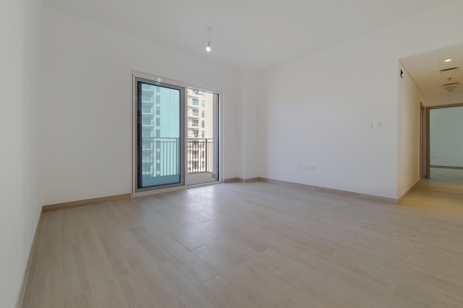 2 Bedrooms Apartment in Waters Edge