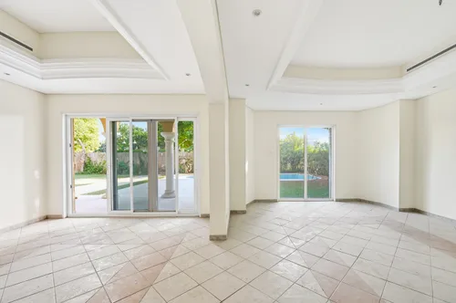 5 Bedrooms Villa in Family Villas